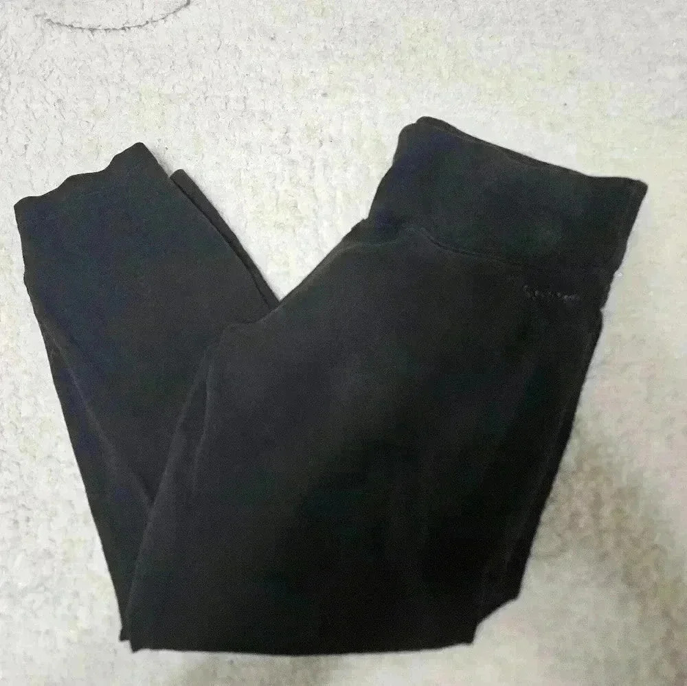 Calvin Klein black Capri leggings!